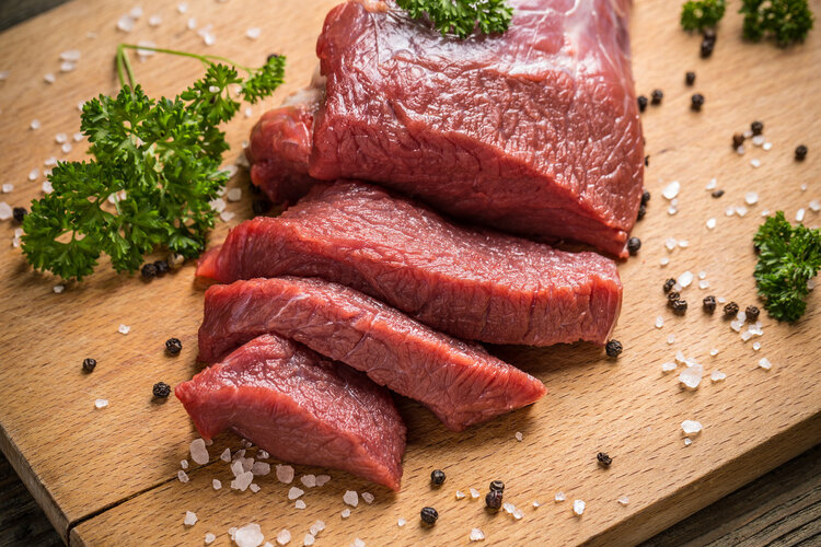 牛肉营养价值高但过量食用可能增加癌症风险需适量摄入