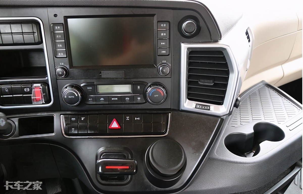 实拍江淮k7顶配牵引车,这配置44万售价贵吗?