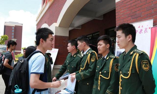 大学生迎来好消息，2021年参军能保送到军校，不过要满足一定条件