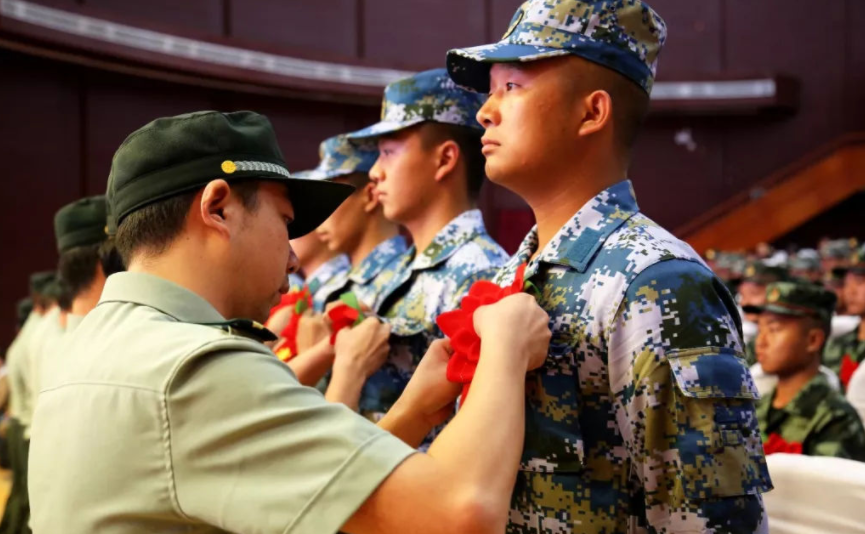 同样是参军入伍，在校生和毕业生之间的差距，差的不是一星半点