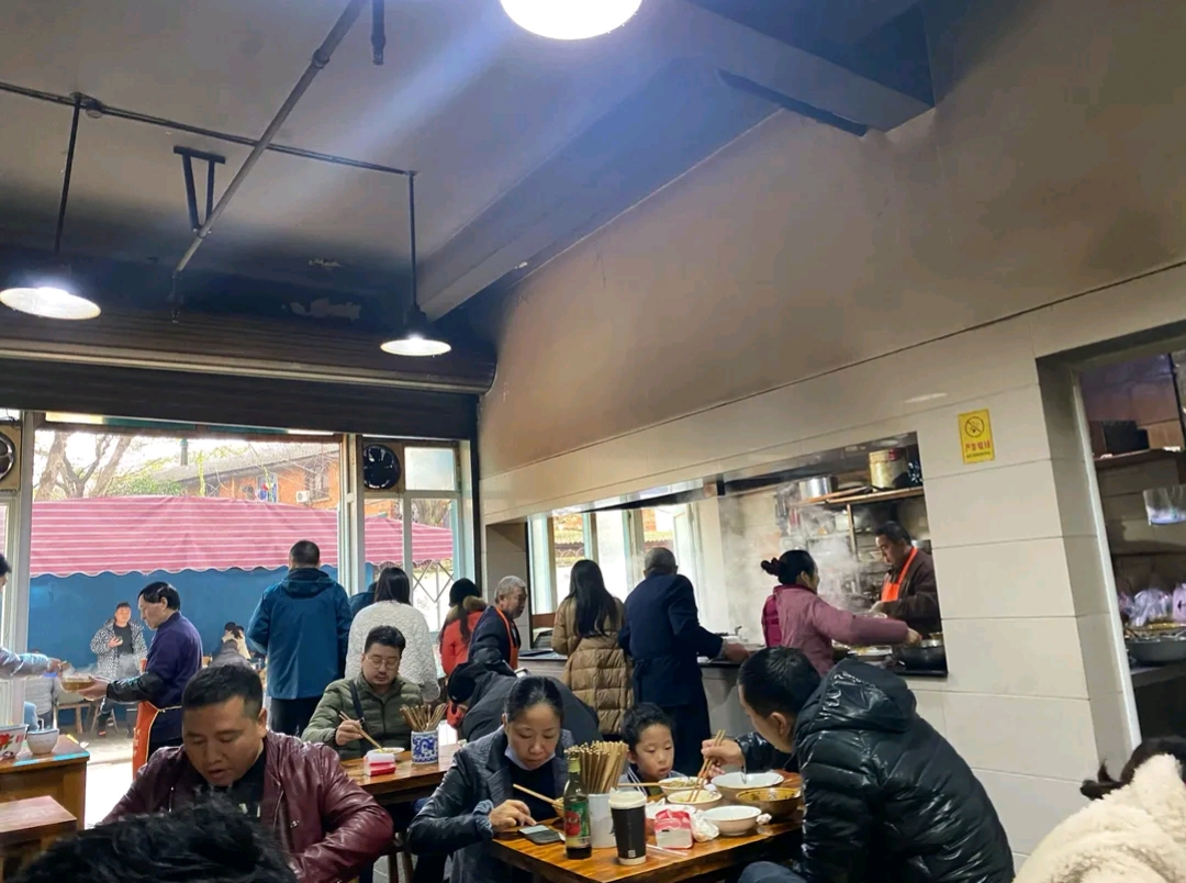 吃过请举手！成都这家老面馆，传承的不只是味道！脆绍面真的香