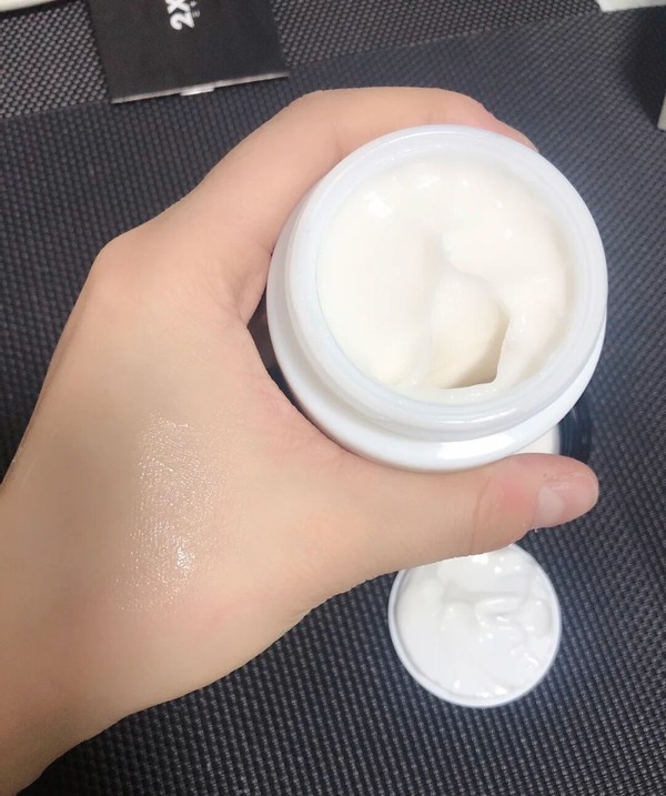 这四款流行面霜你用过吗？珂润面霜温和不刺激，敏感肌女孩有救了