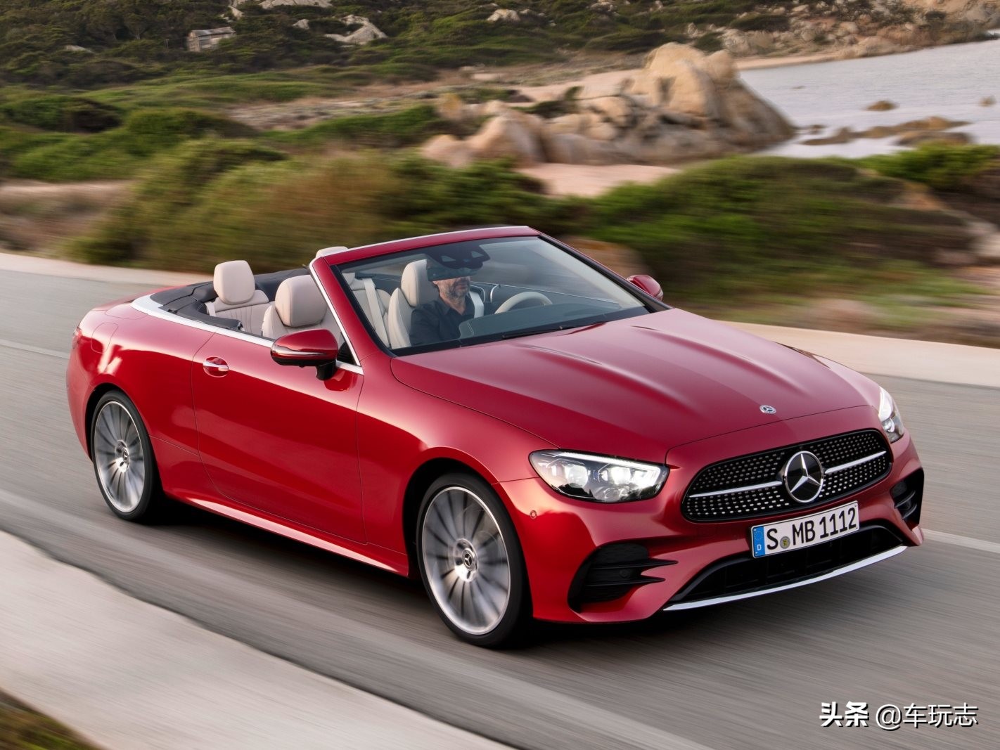 2021款奔驰e300敞篷轿跑:谁能抵挡这种拉风的诱惑?