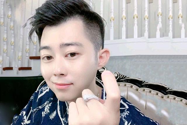 百万粉主播凡达力挺辛巴，喊话王海：你代表哪个利益集团？