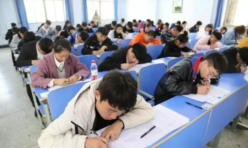 毕业以后才知道，同为专科走单招和高考进大专，差距不止一星半点