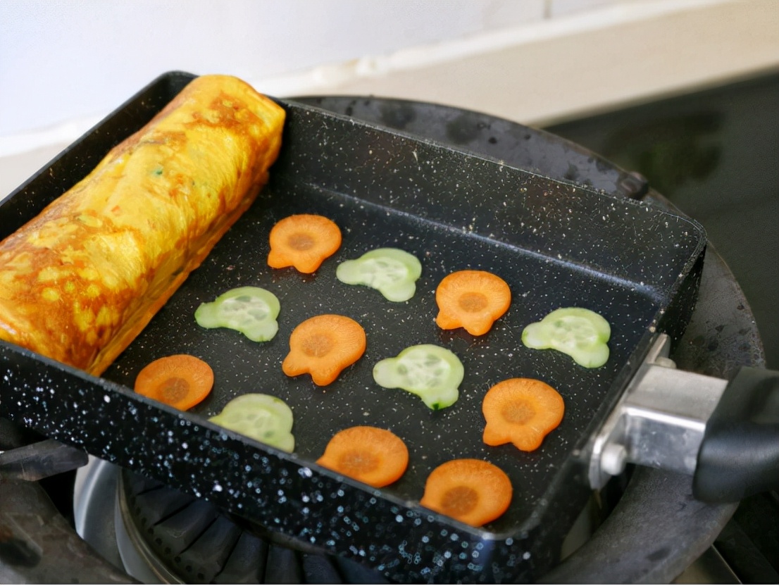 好吃还营养的厚蛋烧，做法很简单，颜值也高，做早餐正合适