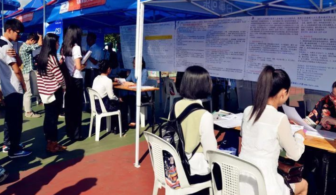 高考没过本科线，却收到多所大学的录取通知书？过来人劝你要当心