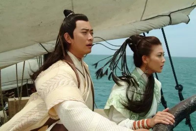 张丹枫不一样,他的出场方式,无论从哪个角度看,都是妥妥的"反派角色"