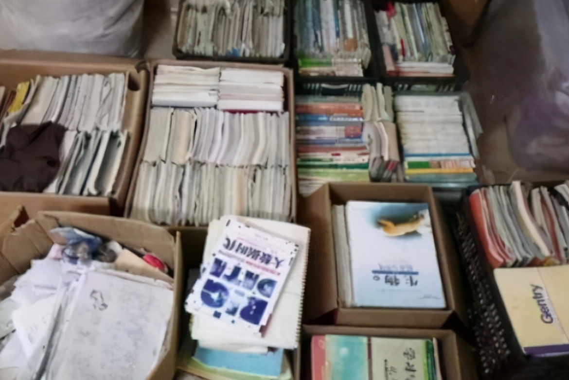 清华女学霸高考分数710，看到了她的抽屉，学生：这才叫学习