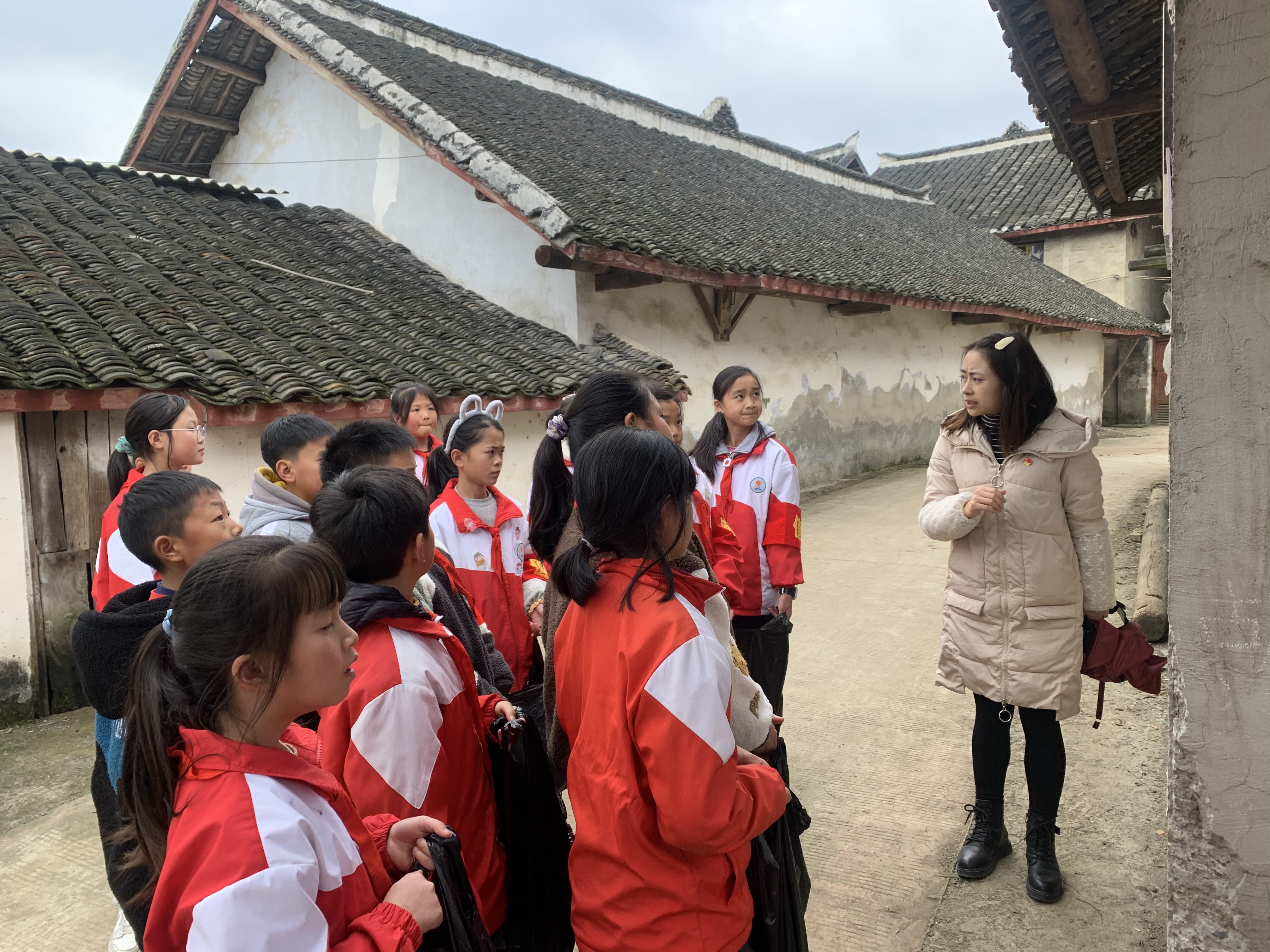 黔西市洪水镇洪水小学开展少先队建队纪念活动(图4)