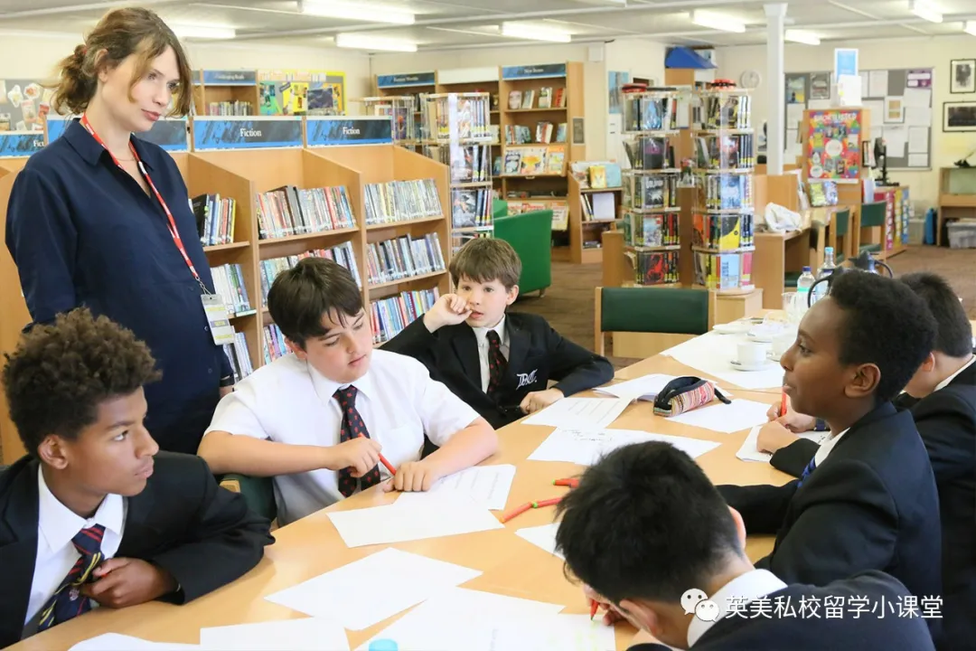 明星子女都读的德威公学，带你逛逛它的图书馆，顺便带走这份书单