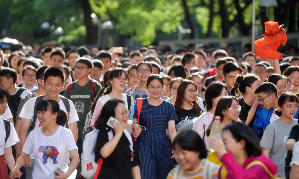 考生考入民办二本大学，一年学费2.8万，开学没几天就想退学