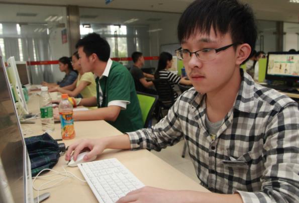 大学里含金量高的证书，大学生尽量考下来，毕业后将有助于就业