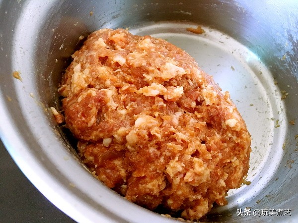 用山药泥替代淀粉，牢牢粘住“丸藕”