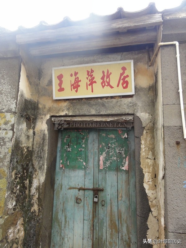 她被捕时坚贞不屈任凭敌人严刑拷问，牺牲前买通敌人：别打肚子