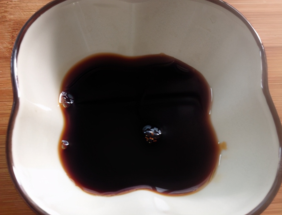 60岁大厨透露：炖红烧肉时，掌握3点技巧，肉软烂香嫩不发柴