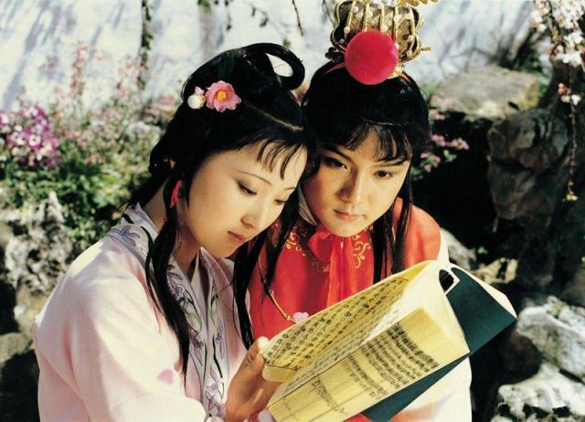 贾宝玉只有十几岁，却有大人的思想，他是早熟还是人小鬼大？
