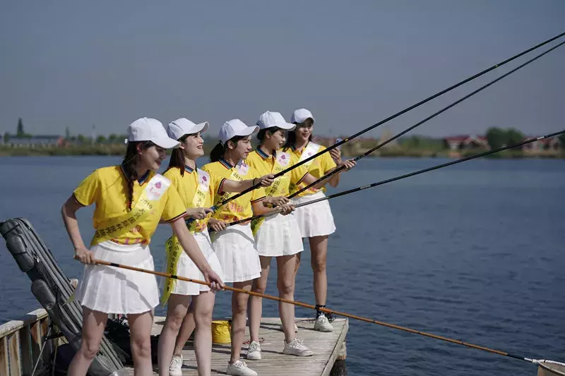 世界旅游小姐畅游巴彦淖尔，美女＋美景，保证让你看花眼