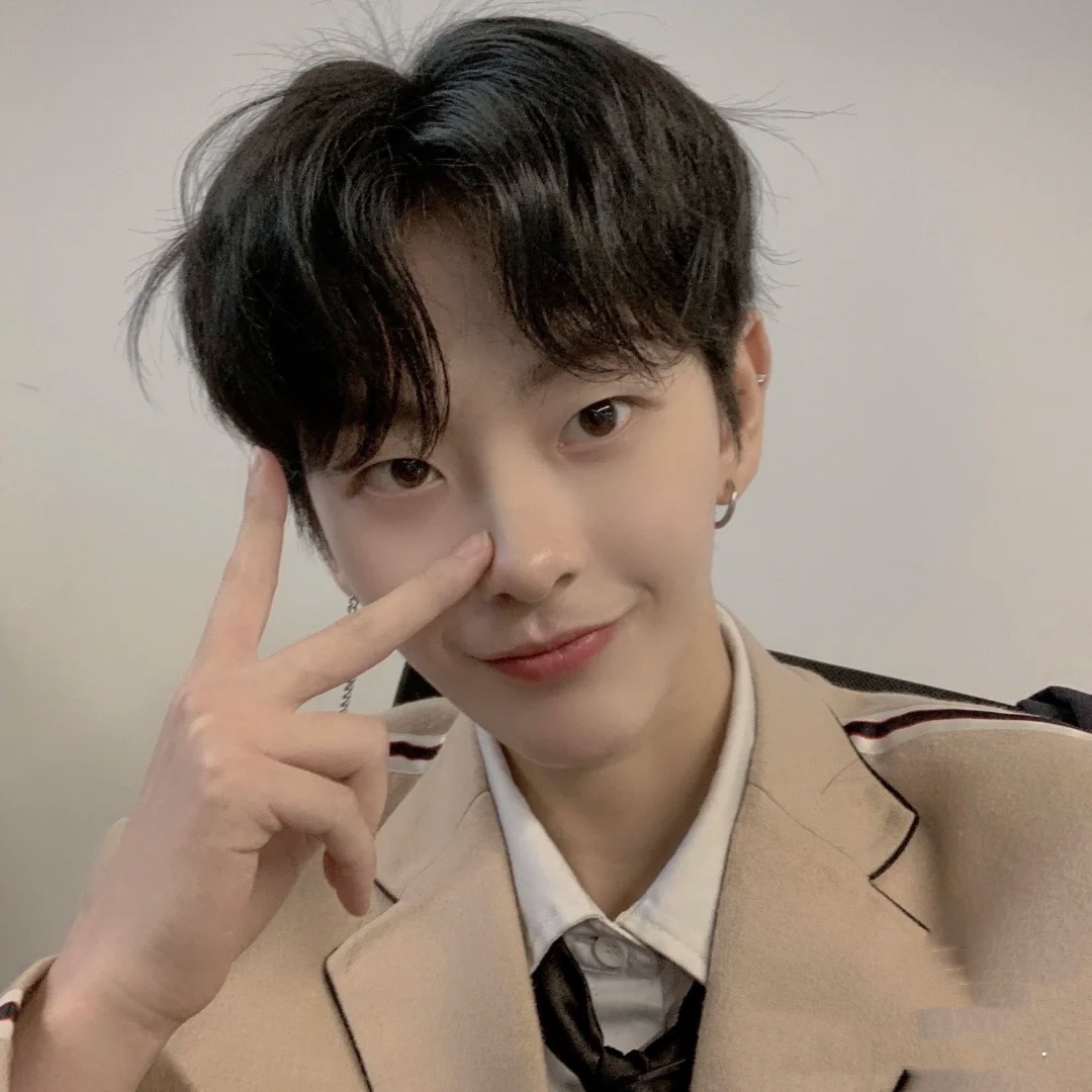 男生长发发型名称(男生长头发有哪些好看的发型,试试这几种,清爽又