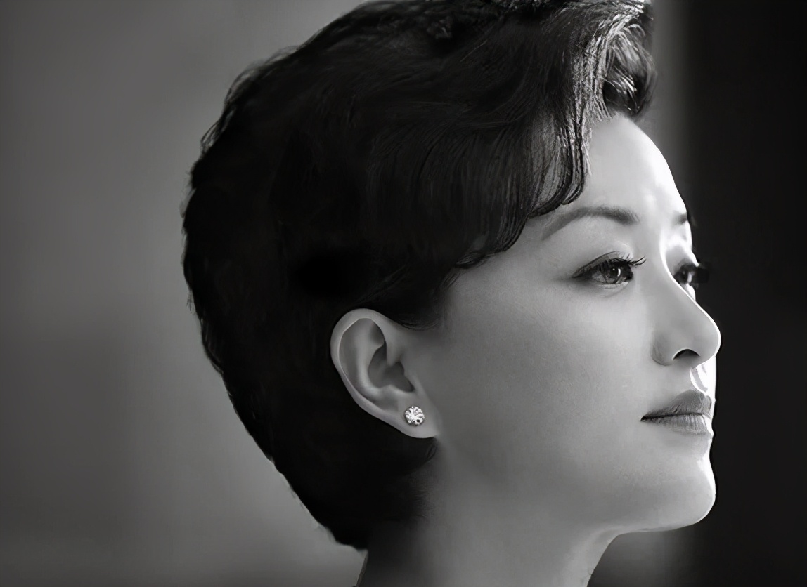 师范学院因表演“肌肉男女”被封：穿着暴露 学校：这是展示专业