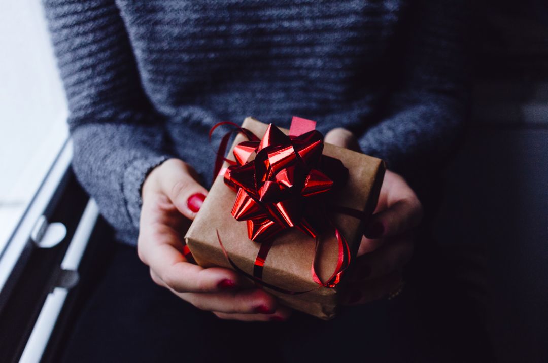 圣诞礼物用gift还是present（gift礼物概念）