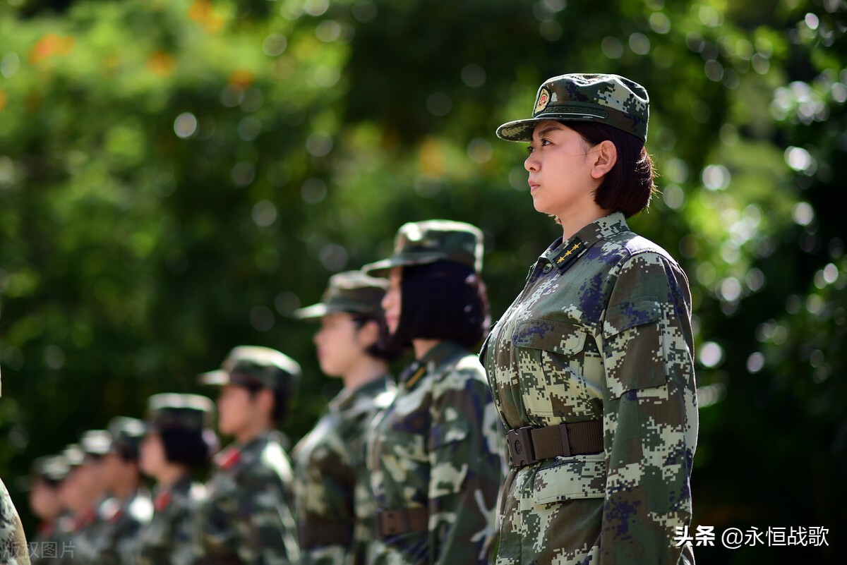女大学生当兵，将来留队好还是退役复学好？建议从三个方面考虑