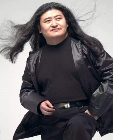 "音乐教父"刘欢,安装人工骨头,结婚32年零绯闻