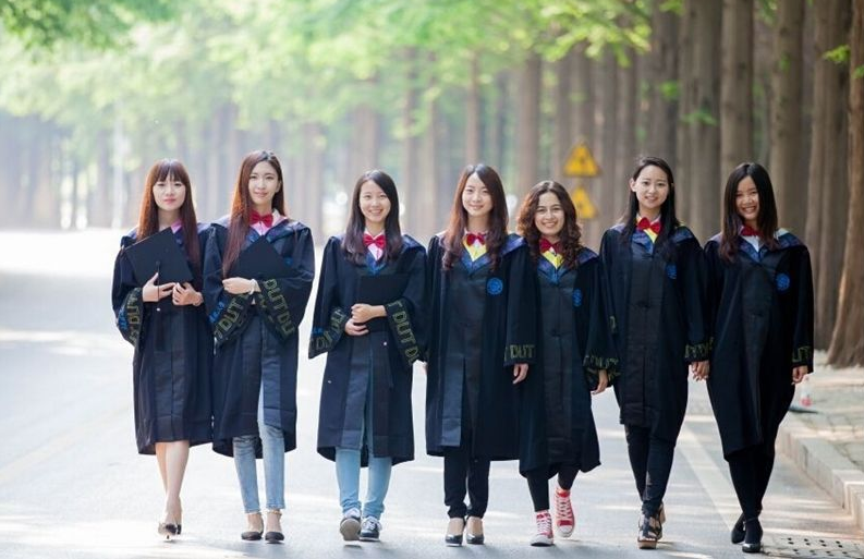 大学一个人独来独往会不会奇怪（为啥大学同学聚会成）