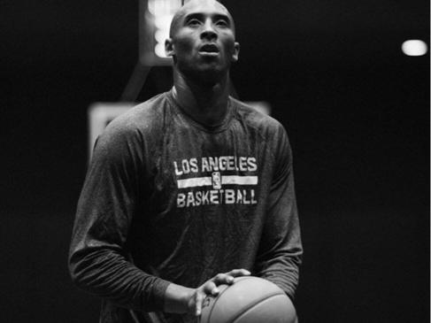 为什么nba球员休息不躺着(NBA球星也会睡懒觉？霍华德迟到无缘纪录，汤神60分只因睡过头)