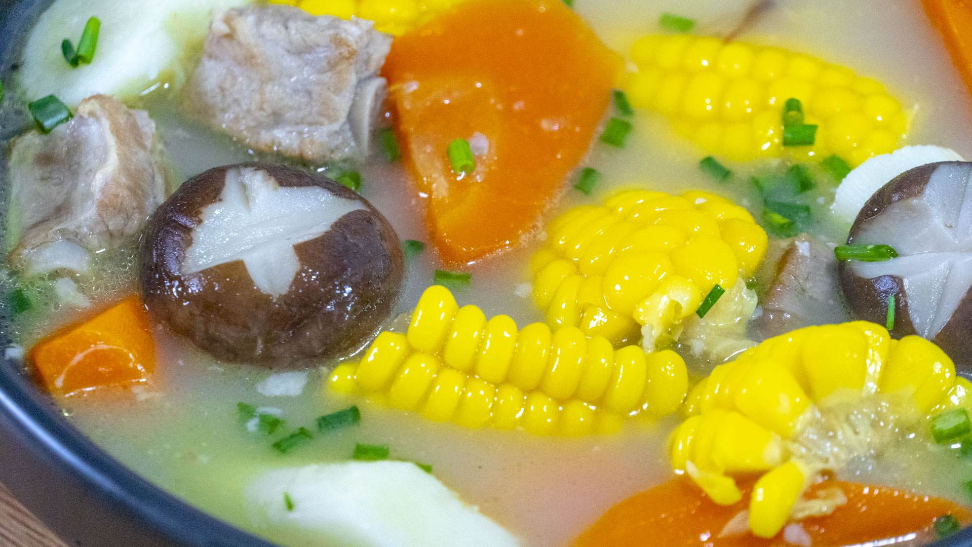 秋冬干燥寒冷，女人要多吃6种食材，补水又驱寒，面如桃花显年轻