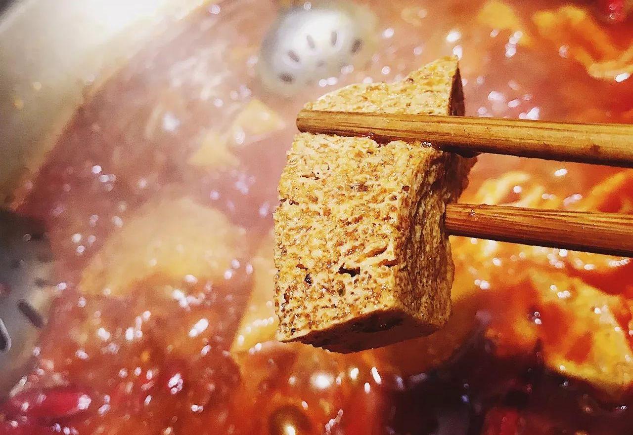 冻豆腐怎么做才好吃？多加这两步，蜂窝大口感好，吃着还筋道