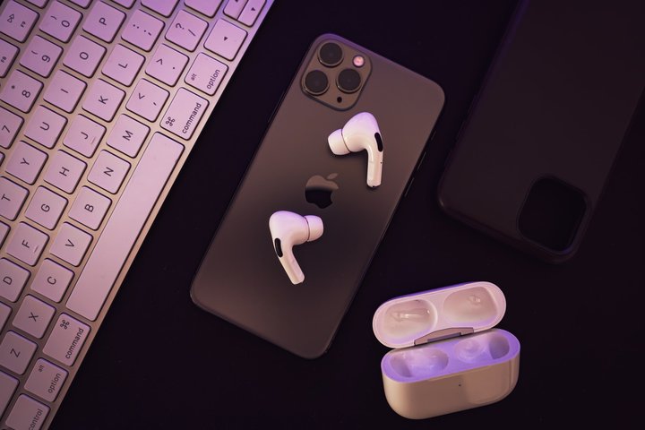 AirPods 不支持无损音乐，但我还是建议你升级 Apple Music