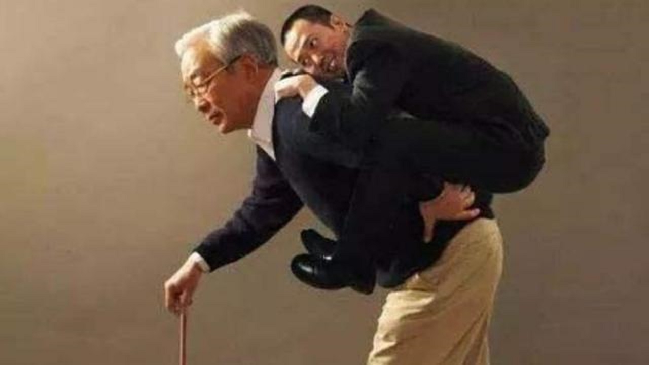 10年前，因“坑爹”而另类走红的李刚之子，32岁的人生过得如何？