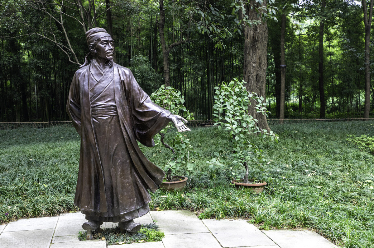 陈蕃传》附朱震:"震字伯厚,初为州从事,奏济阴太守单匡赃罪,并连匡兄