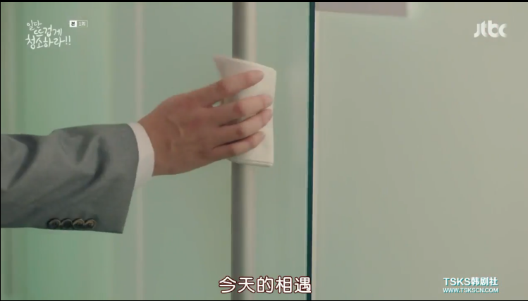 被女主强吻后说是吃到屎，这位男主角你有事吗？