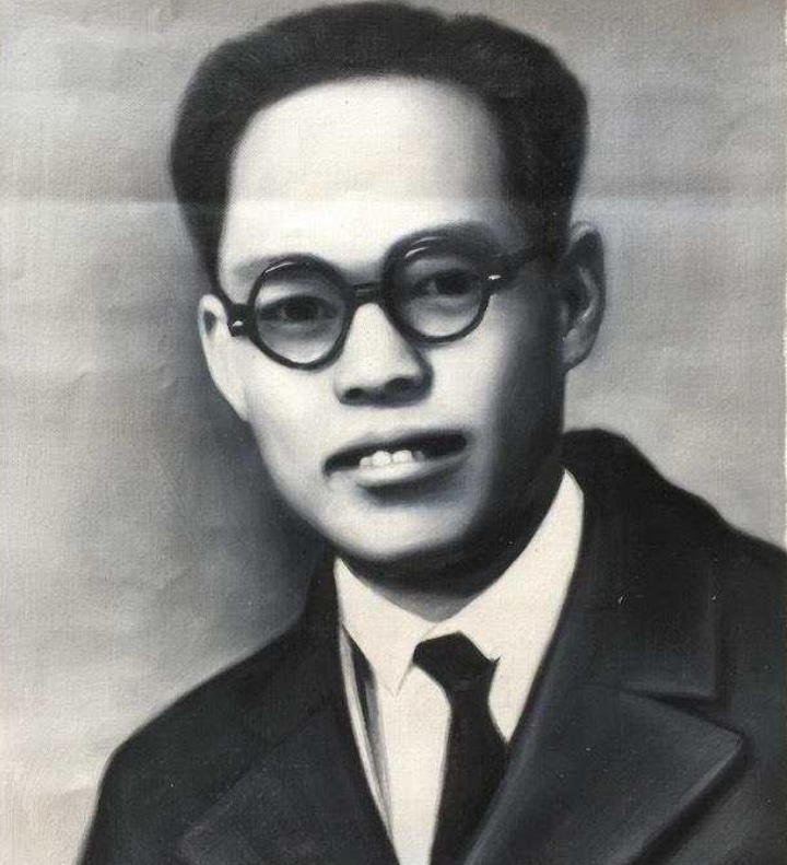 1990年，86岁邓小平来到发妻墓前，对邓楠说：她比这照片上更漂亮