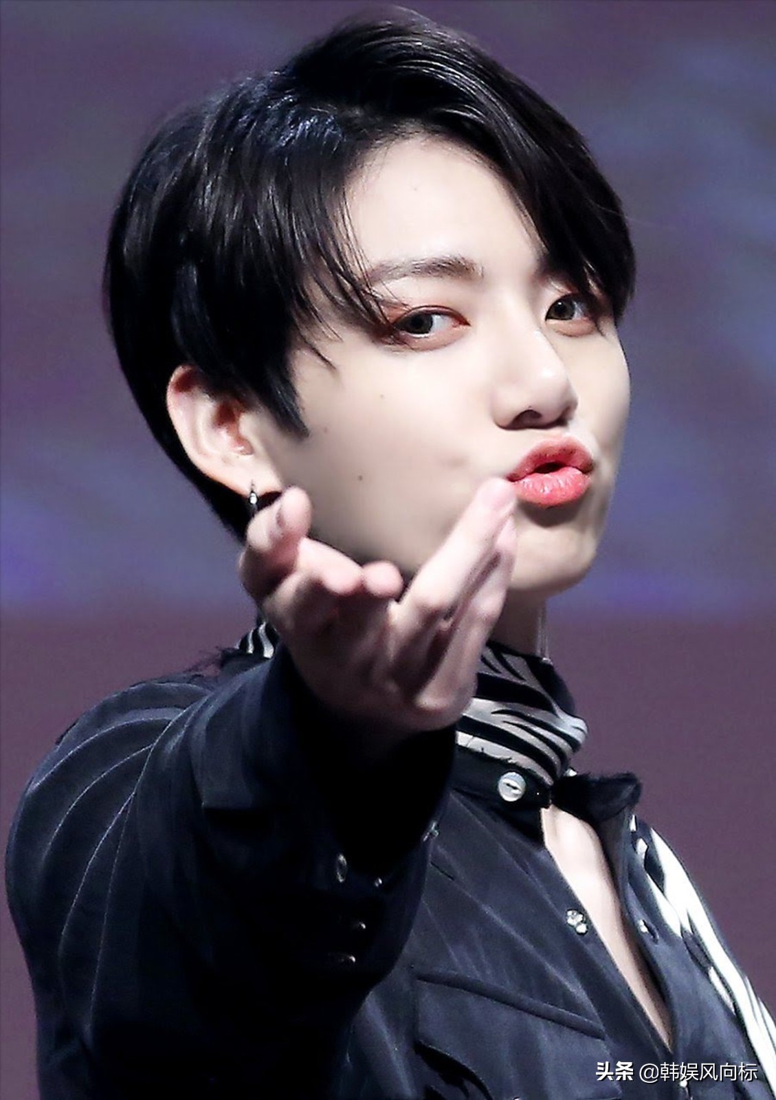 郑号锡电梯事件，V甩毛巾RAP，算尴尬吗？Jin：别看我的