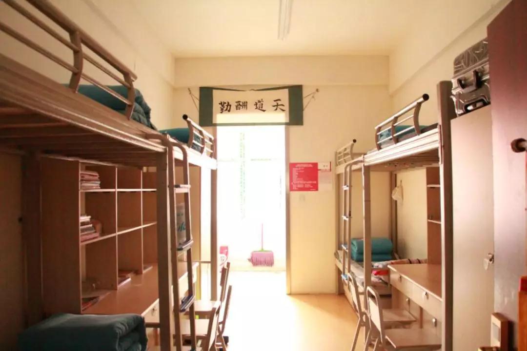 六盘水外国语实验学校2019年中考、高考喜获辉煌佳绩