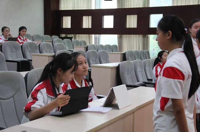 与辅导员关系好的往往是这3种人，权力大优势多，准大学生要知道