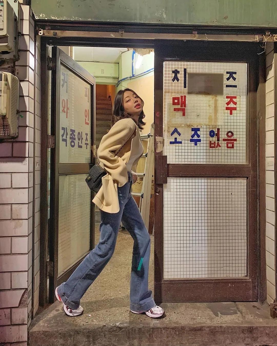 张雨绮春晚首秀土上3.9亿热搜哈哈哈！大胸妹穿衣真没救了吗…