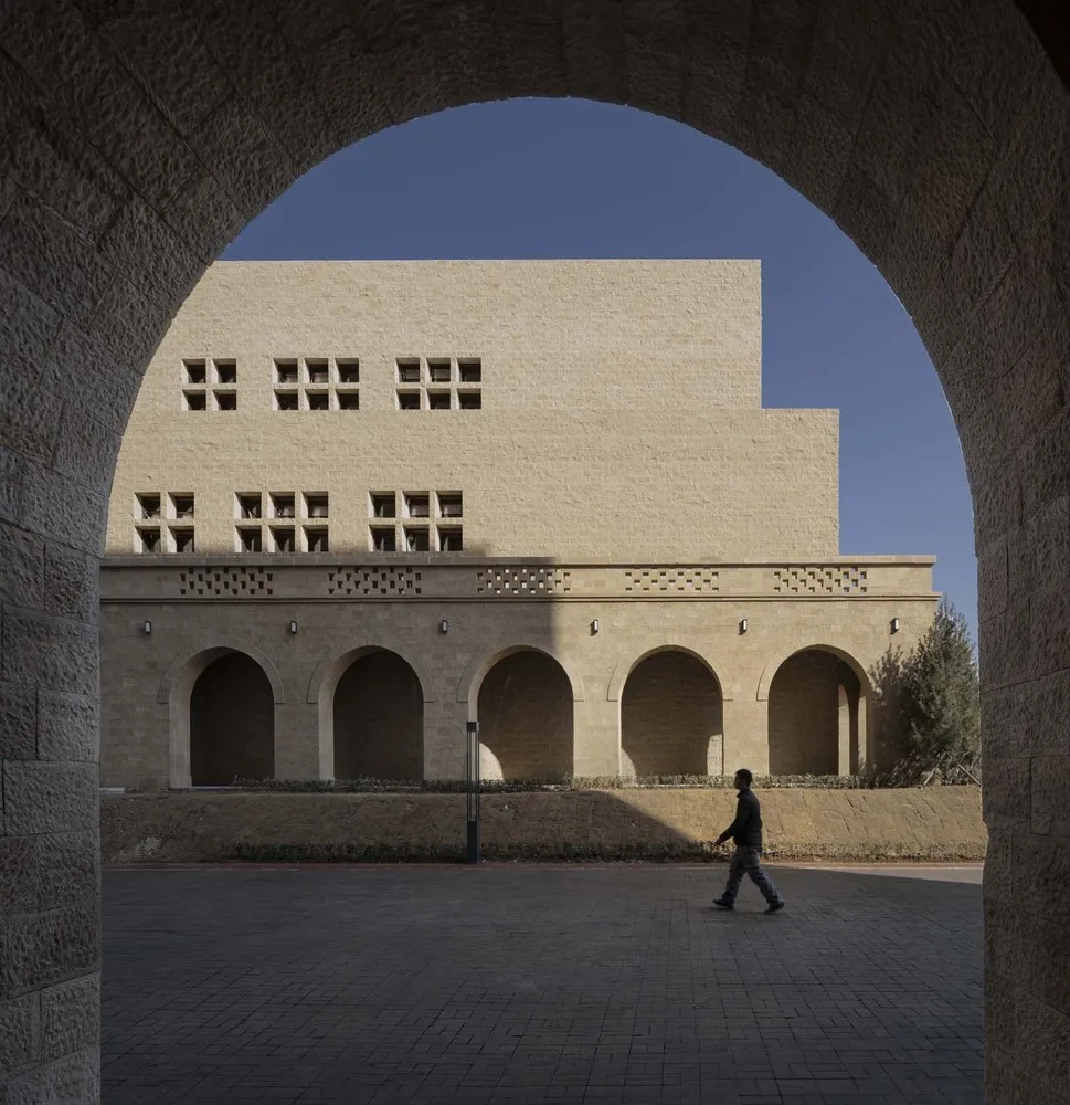 粉墙黛瓦，退台窑洞……看看这些地域文化如何影响学校建筑设计