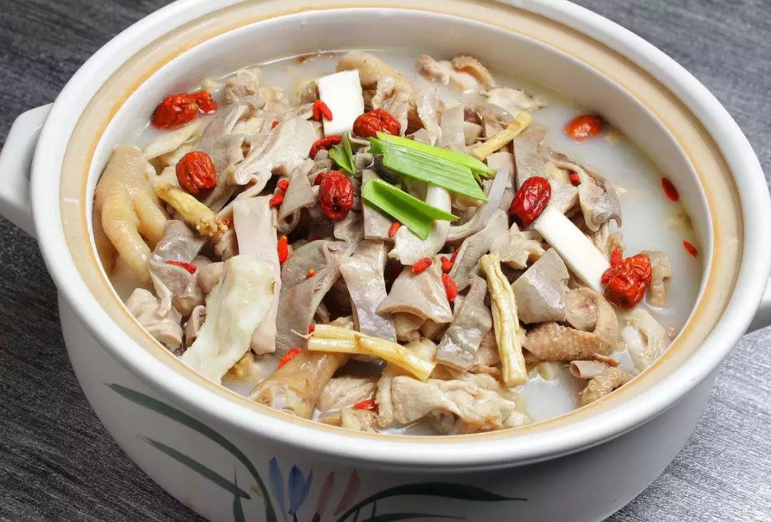 清淡营养的猪肚鸡,预防疾病,滋补养生,做人就是要对自己好一点