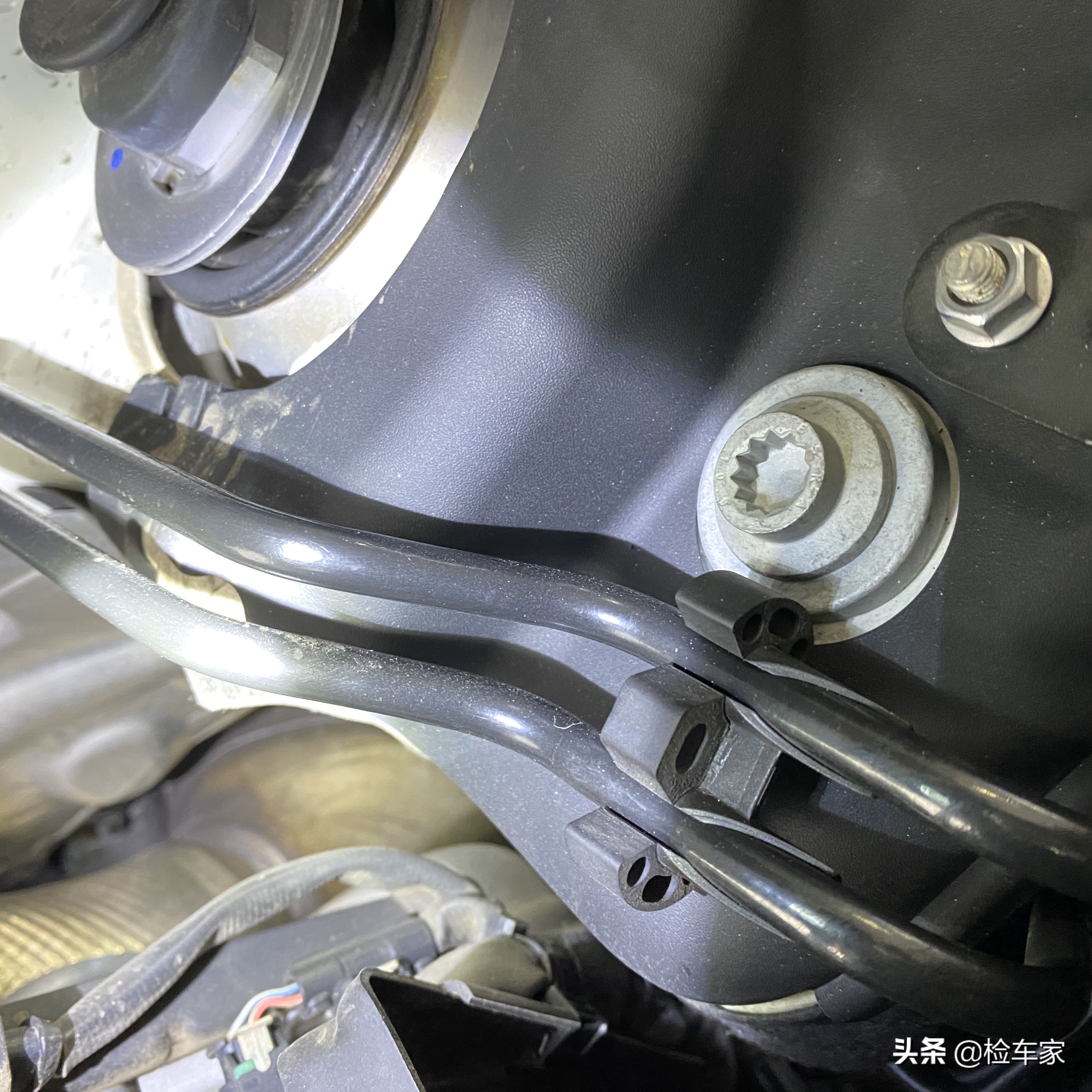 奢华轿跑，才开两万公里贬值130万，168万买台宾利欧陆GT划算吗？