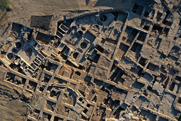 以色列出土1500年东罗马帝国最大葡萄酒厂