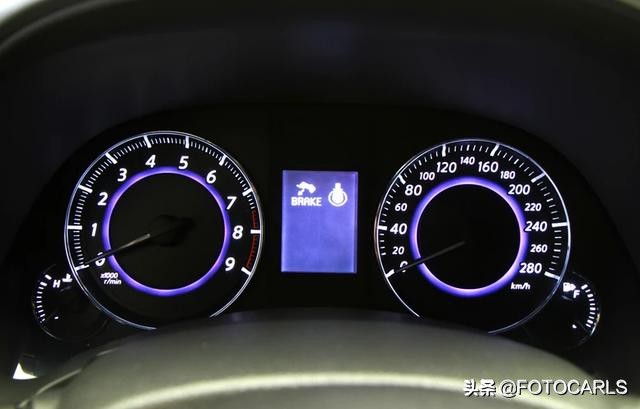 英菲尼迪FX37 3.7L V6实拍，让宝马X5/Q7吃灰的异类，售价79.9万