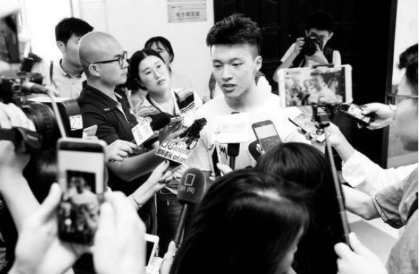 高考文科状元向远方696分：奶奶带大的学霸，颜值爆表爱健身