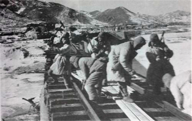 1985年，邓小平百万大裁军的背后深意