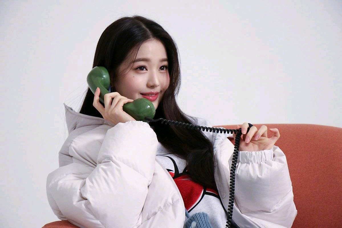 前IZONE成員張元英，炫耀8等身超薄比例