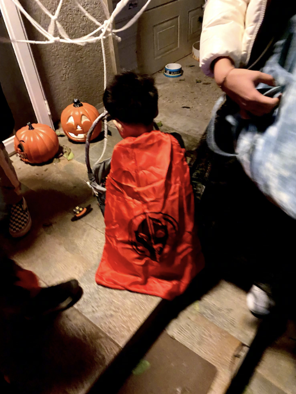 陈妍希晒儿子过万圣节，4岁小星星帅气出镜，长高变瘦气质像陈晓