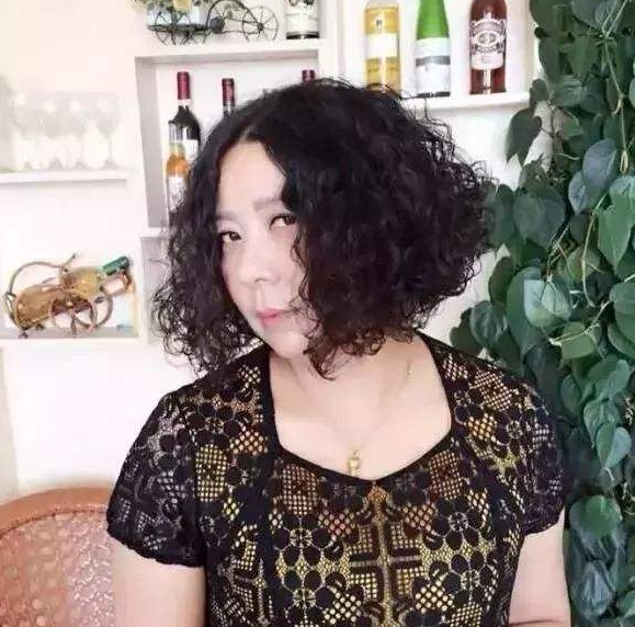 脸大脸圆女生三种发型要避开，不仅显胖更显丑，尤其是遮脸的发型